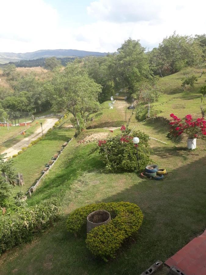 Hotel Campestre La Loma Curití Exterior foto
